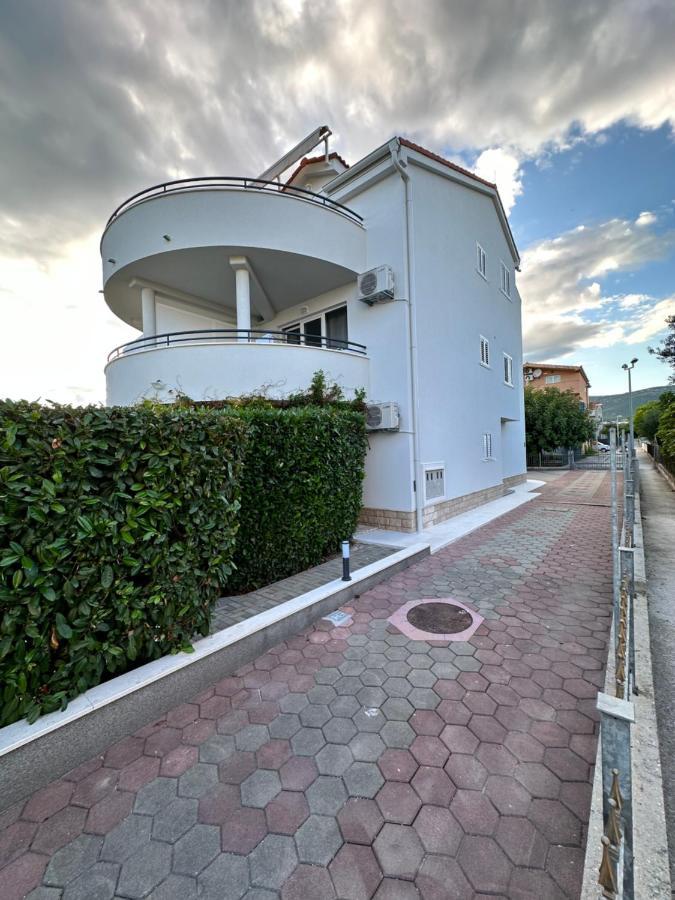 Apartments Villa Ohana Kastela Luaran gambar