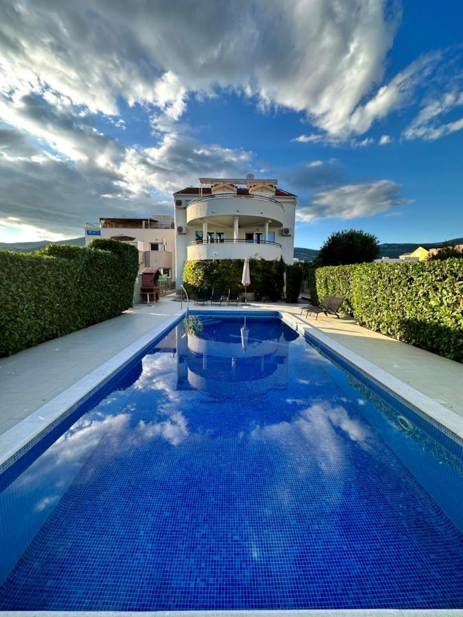 Apartments Villa Ohana Kastela Luaran gambar